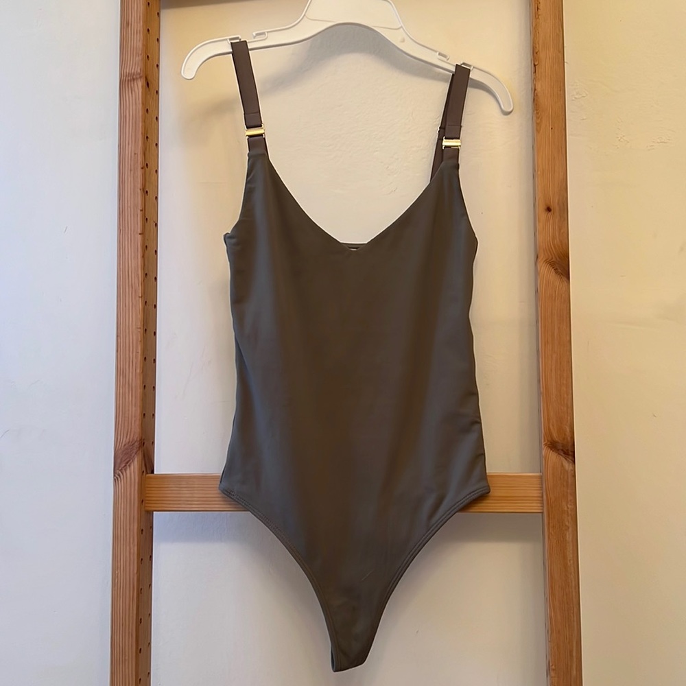 Aritzia Sleeveless Bodysuit